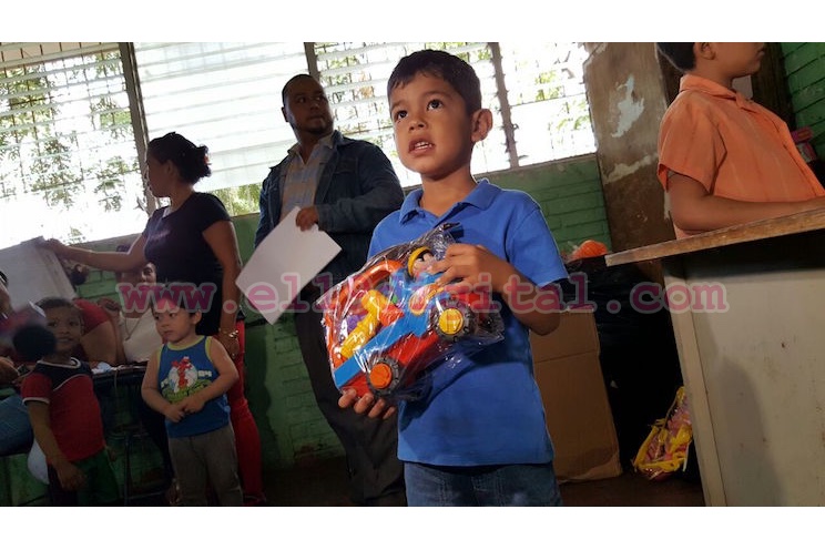 Juguetes llegan a miles de niños de Managua