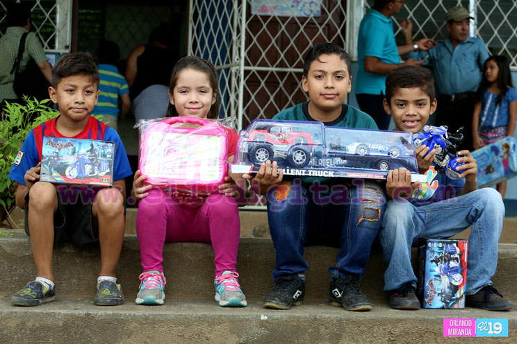 Niños agradecen regalo del Presidente Daniel y Compañera Rosario