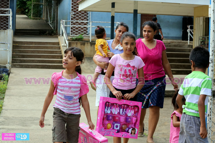 Niños agradecen regalo del Presidente Daniel y Compañera Rosario