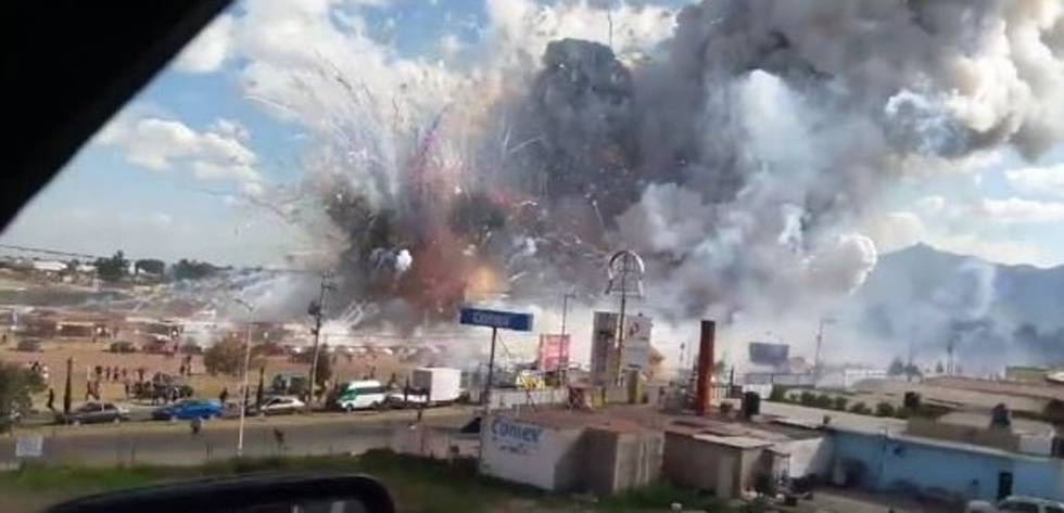 Impactante explosión de mercado de cohetes en México (VIDEO)