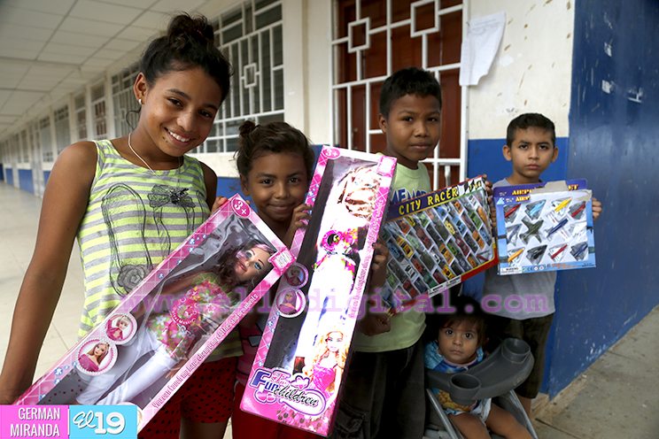 Niñ@s de Ciudad Belén reciben sus juguetes