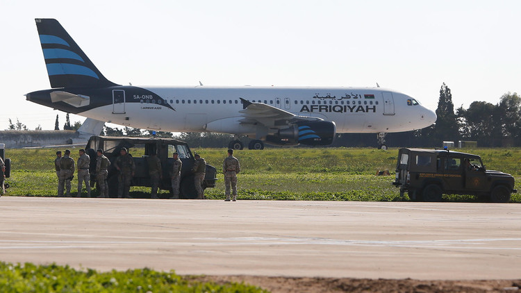 Secuestran avión libio y es desviado a Malta