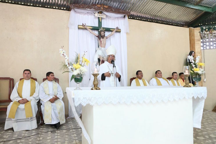 Cardenal Brenes llama a celebrar con prudencia las fiestas de Navidad