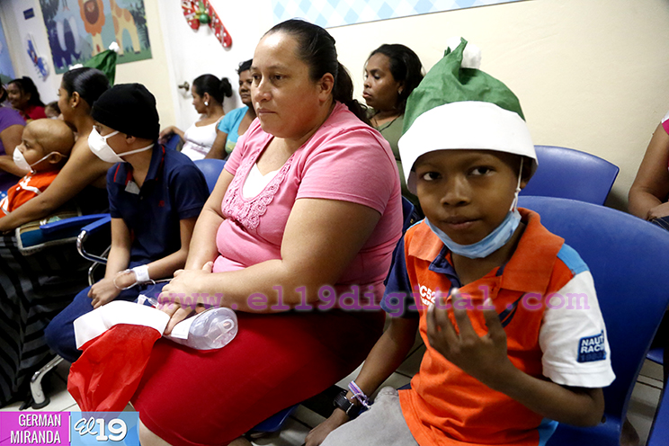 Pacientitos de La Mascota celebran la Navidad con alegría