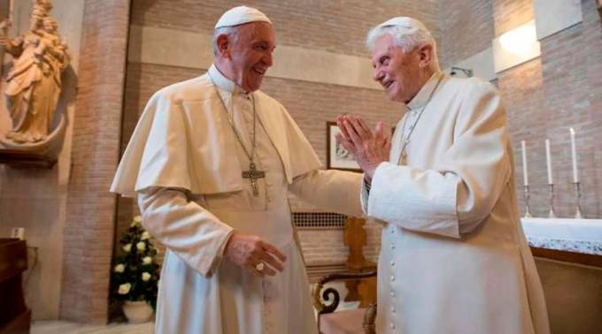 El papa Francisco felicita a Benedicto por la Navidad