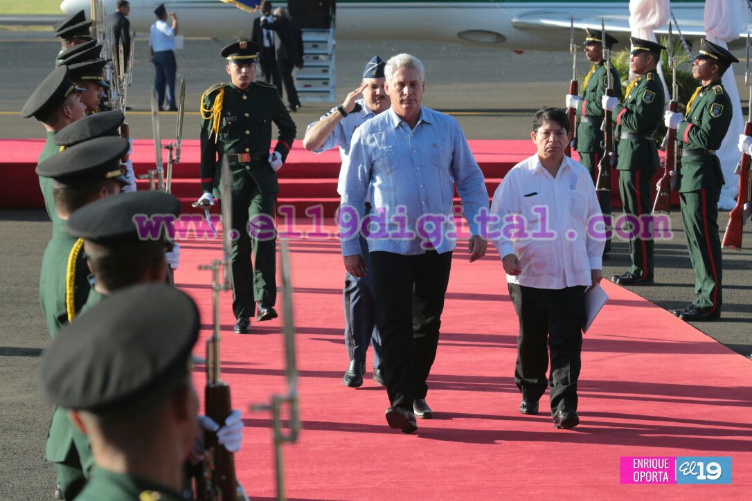 La Cuba Heroica de Fidel y Raúl presente en Toma de Posesión de Daniel y Rosario