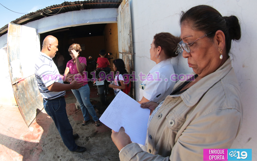 Brigadistas de Salud llevan mensaje de prevención de enfermedades a pobladores del barrio Cuba