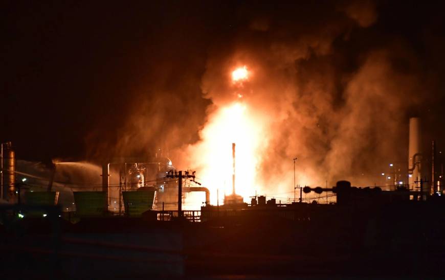Se incendia una refinería en Japón