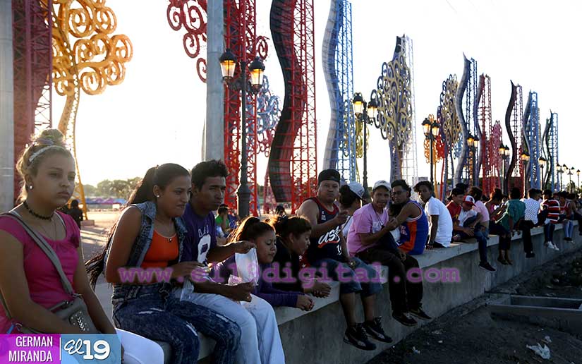 Familias aprovechan último fin de semana de enero para visitar la Avenida de Bolívar a Chávez
