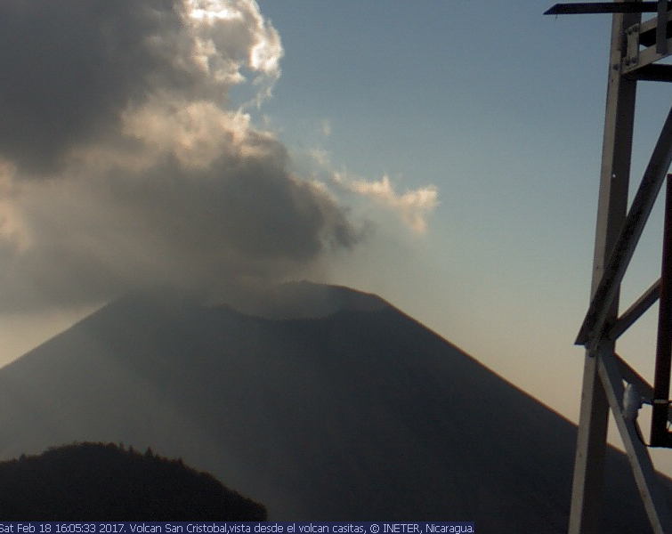 Volcán San Cristóbal incrementa su actividad
