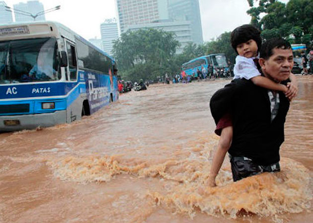 Miles de viviendas inundadas en Indonesia tras lluvias torrenciales