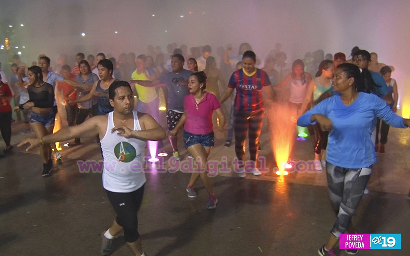 MDAA realiza zumbatón acuático en Plaza 22 de Agosto
