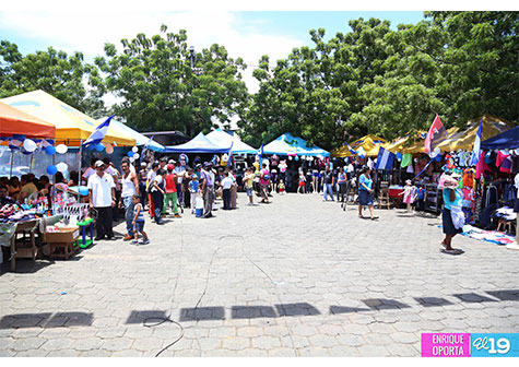 Comerciantes hacen Patria promoviendo la Feria Azul y Blanco