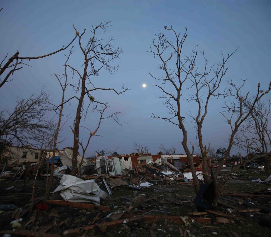 Tormentas derriban iglesia y hogares en sur y centro de EU