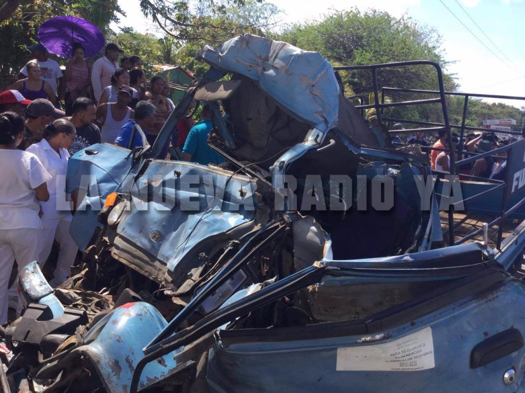 Pasajero de camioncito muere estrellado contra un furgón en Rivas