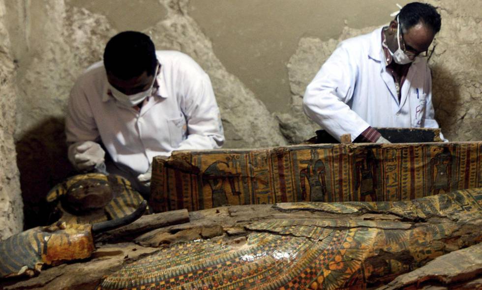 Descubren seis momias en tumba faraónica cerca de Luxor, Egipto