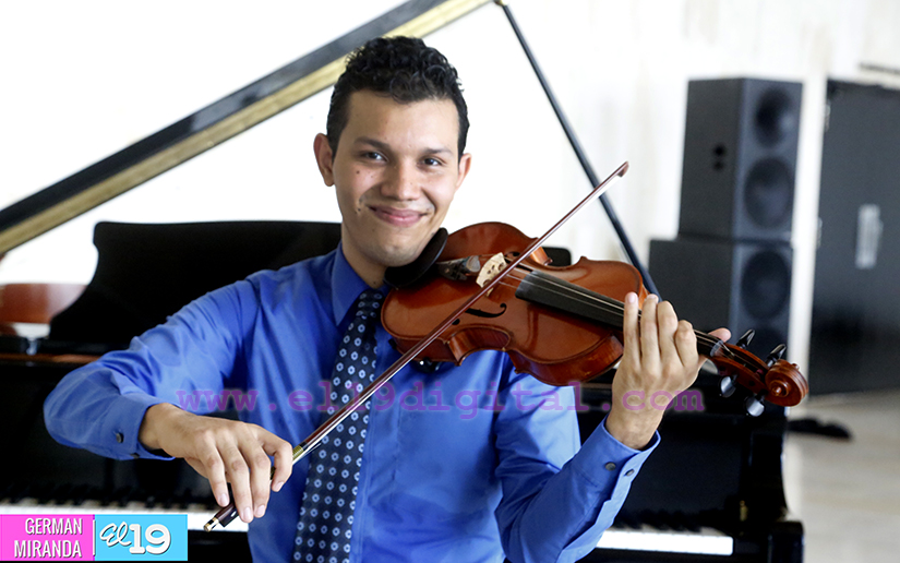 Talentoso violinista nica entre los mejores del continente
