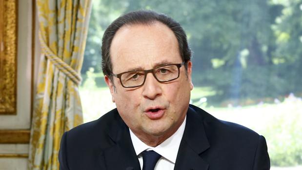 Hollande anuncia que votará por Macron