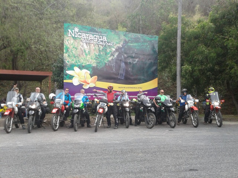 Recorren miles de kilómetros en motocicletas para ayudar a nicaragüenses