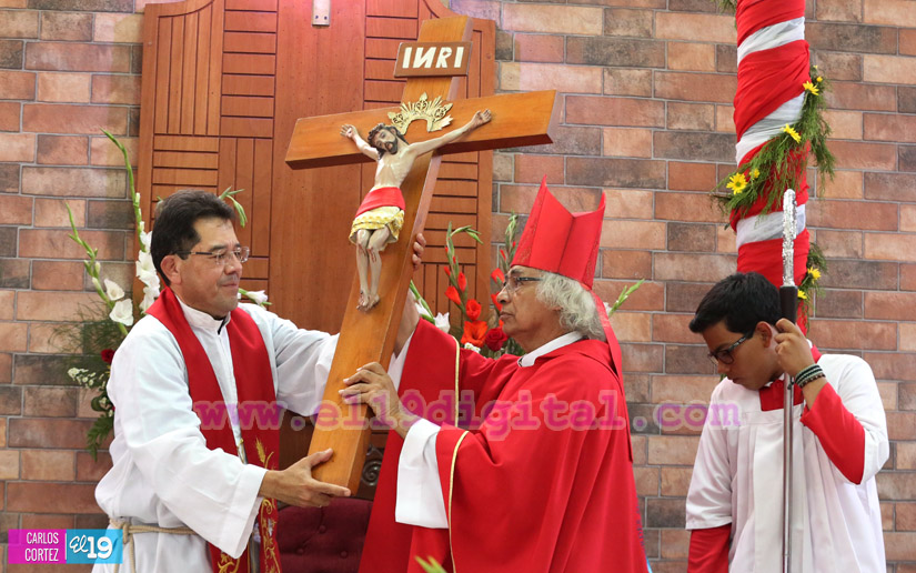 Cardenal Brenes se une a la gran Fiesta de la Cruz
