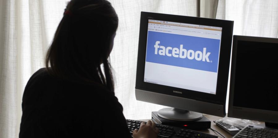 Facebook borra cuentas de “noticias falsas”