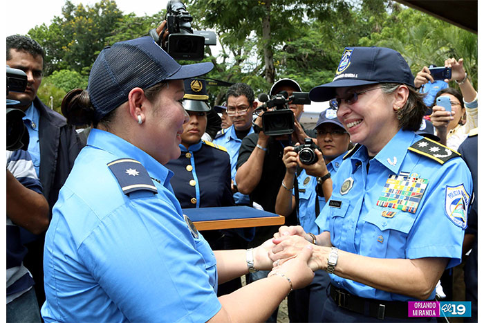 Policía Nacional asciende en grados superiores a 350 oficiales