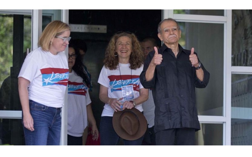 Oscar López Rivera disfruta de sus primeros momentos en libertad