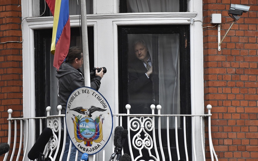 Suecia suspende causa contra Assange