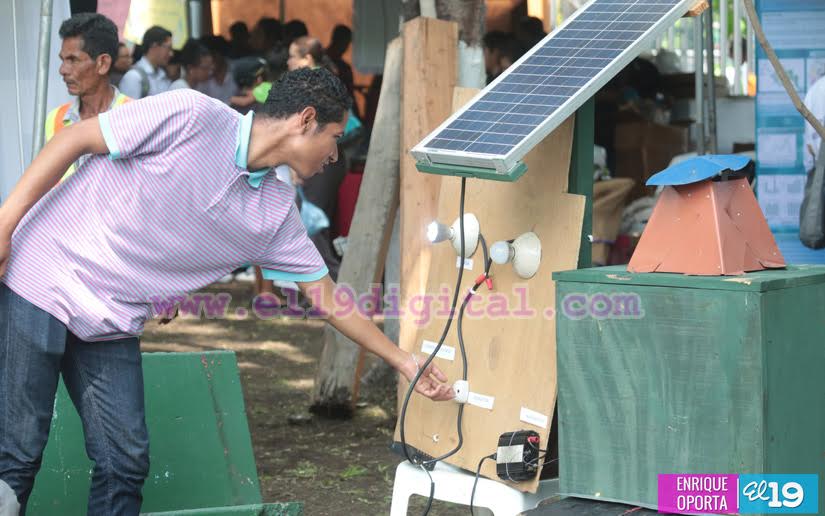 Estudiantes de la UNA desarrollan feria tecnológica