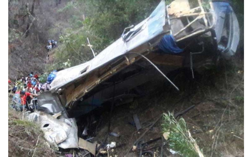 Autobús cayó a barranco en Chiapas, México; 12 muertos