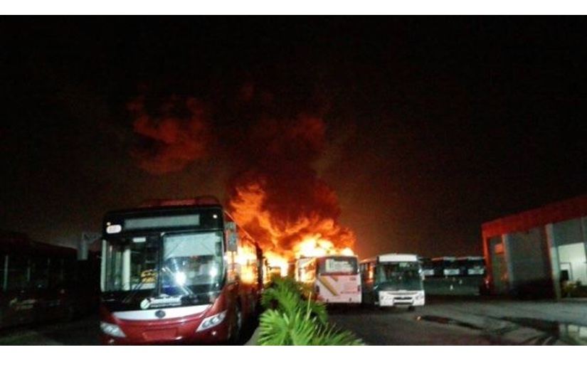Grupos terroristas de oposición venezolana queman más de 50 buses públicos