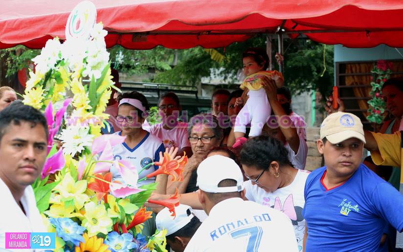 “Bailan al mocito” para agradecer los milagros