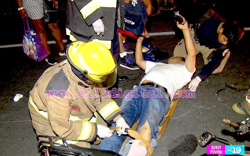 Motociclista gravemente lesionado tras invadir carril