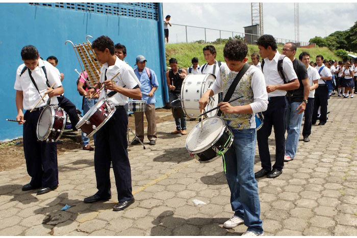 MINED dona equipos para bandas rítmicas a cuatro colegios de Managua