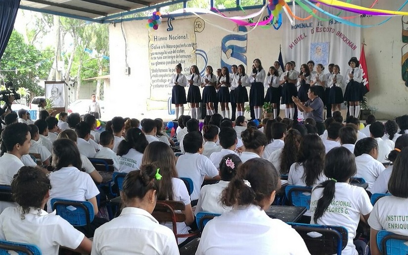 Estudiantes rinden tributo al Padre Miguel D’Escoto