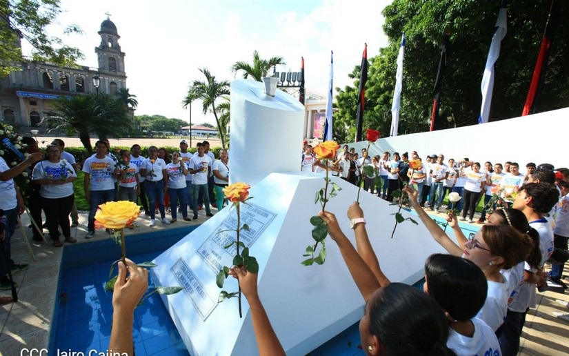 "Una flor para Carlos" por el natalicio del Padre de la Revolución Popular Sandinista