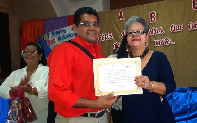 Celebran Día del Maestro en Chinandega