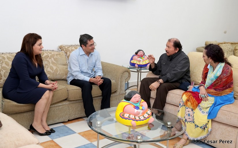 Daniel y Rosario se reúnen con Presidente de Honduras