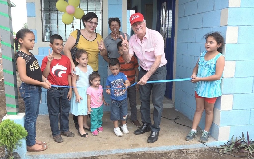 León: Entregan viviendas dignas a más familias