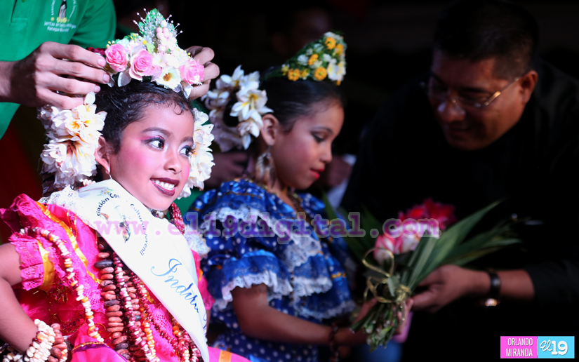 Coronan a India Chiquita de las fiestas de Santo Domingo