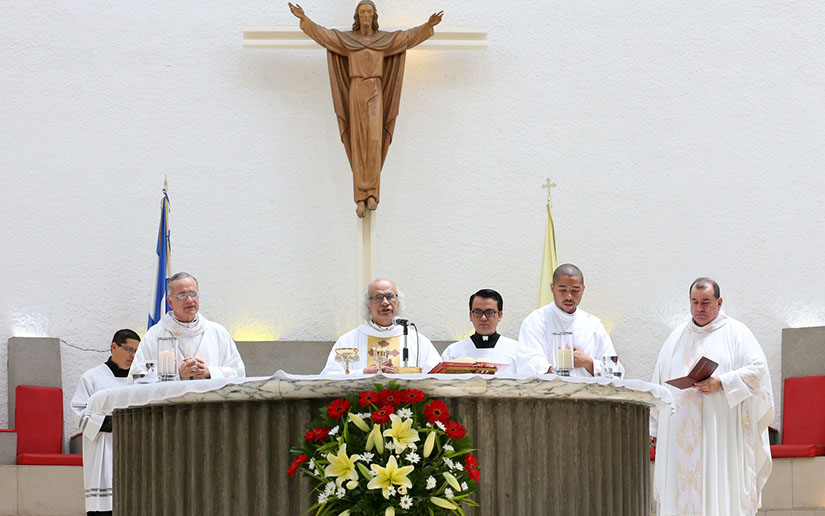 Cardenal Brenes realiza misa en honor a San Juan María Vianney (EN FOTOS)