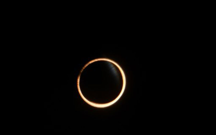 ¿Cómo ver el eclipse solar sin dañar la vista?