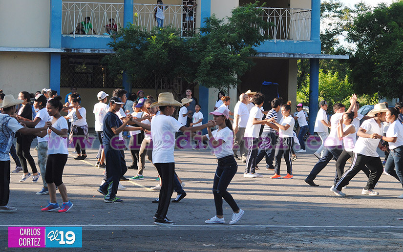 Estudiantes ensayan coreografía El Solar de Monimbó para Acto Central de Fiestas Patrias