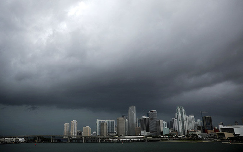 Nueve condados de Florida bajo alerta de tornados mientras se acerca el huracán Irma