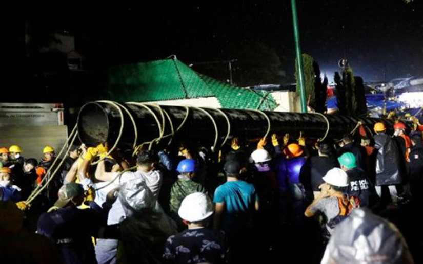 Peña Nieto pide unidad y urge a salvar más vidas tras terremoto de 7,1 en México
