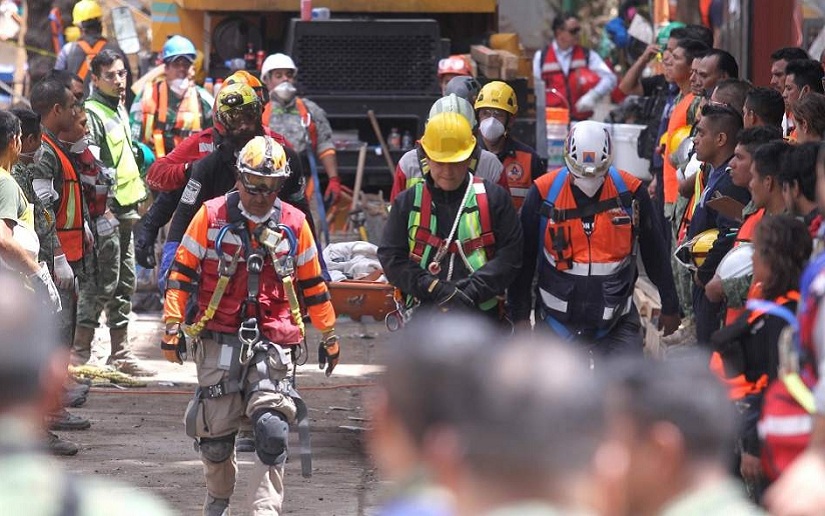 México se moviliza, con dificultades, para ayudar a los damnificados por el seísmo