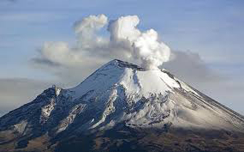 Volcán Popocatépelt lanza fumarola de 1,5 kilómetros de altura