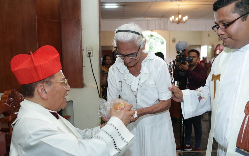 Cardenal Miguel Obando y Bravo visita Iglesia San Francisco de Asís en Nagarote