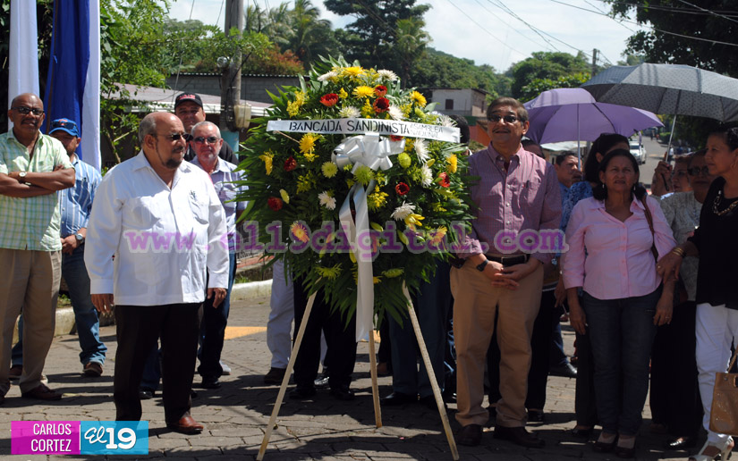 Diputados de Asamblea Nacional rinden honores al General Benjamin Zeledón en Catarina