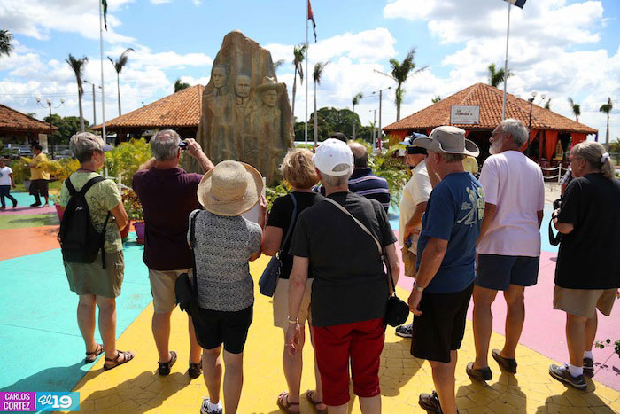 Vacacionistas de cruceros visitan por primera vez Managua